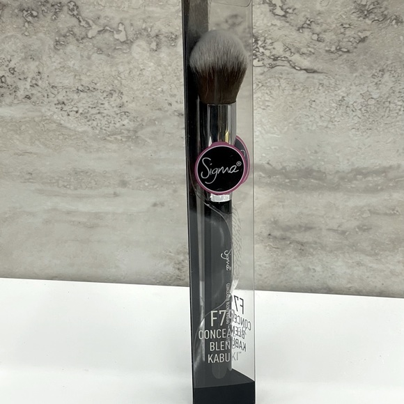 Sigma F79 Concealer Blend Kabuki Brush - Picture 1 of 5